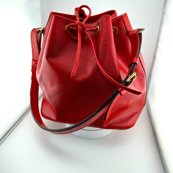 Louis Vuitton Handbags - 🩷LAST CHANCE🩷 Louis Vuitton Red Epi Noe Bucket Bag (w/ COA)